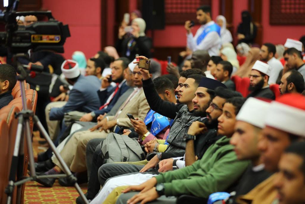 وكيل الأزهر يحذر من سلبيات وسائل التواصل الاجتماعي ويؤكد: لها آثار مدمرة على المجتمع والدين والأخلاق