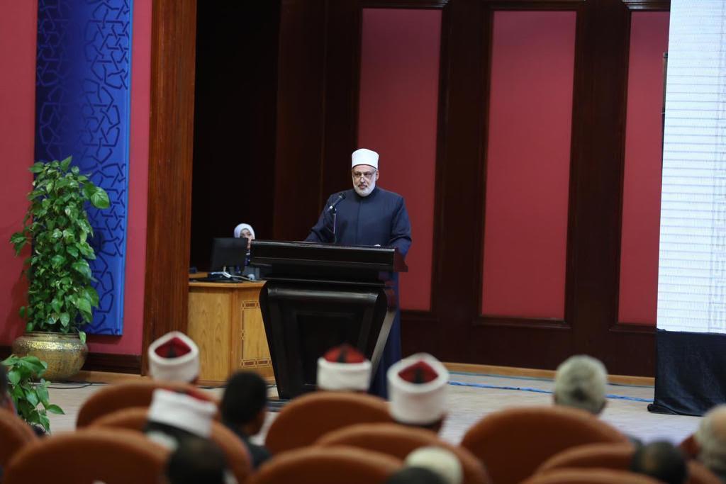 وكيل الأزهر يحذر من سلبيات وسائل التواصل الاجتماعي ويؤكد: لها آثار مدمرة على المجتمع والدين والأخلاق