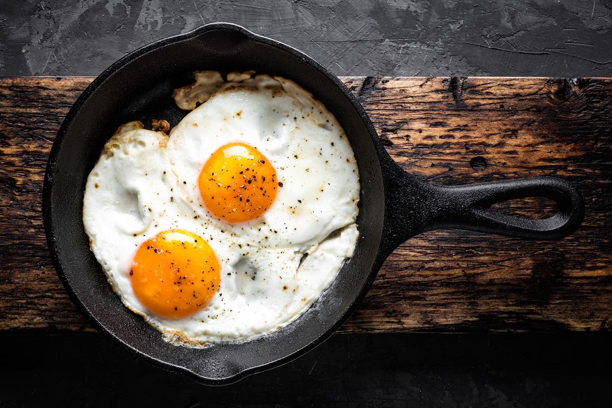 هل قلي البيض يفقد قيمته الغذائية؟
