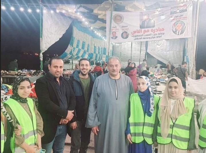 تفعيلا لمبادرة مع الناس..الشعب الجمهوري ينظم معرضه الثاني لبيع الملابس بأسعار مخفضة بالجيزة