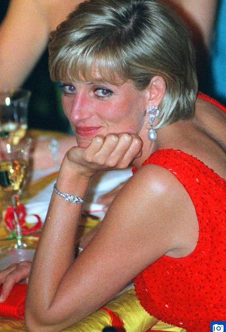 مجوهرات الأميرة ديانا تحكي الكثير من الإسرار ...عاشقة للؤلؤ