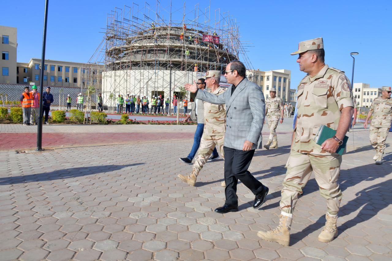 الرئيس يجتمع مع كبار قادة القوات المسلحة بمقر القيادة الاستراتيجية| فيديو |  بوابة أخبار اليوم الإلكترونية