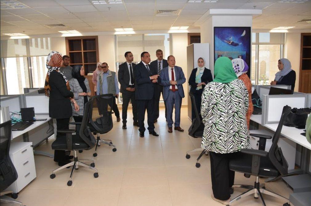  وزير التنمية المحلية يباشر مهام عمله رسمياً من مقر الوزارة بالعاصمة الإدارية الجديدة