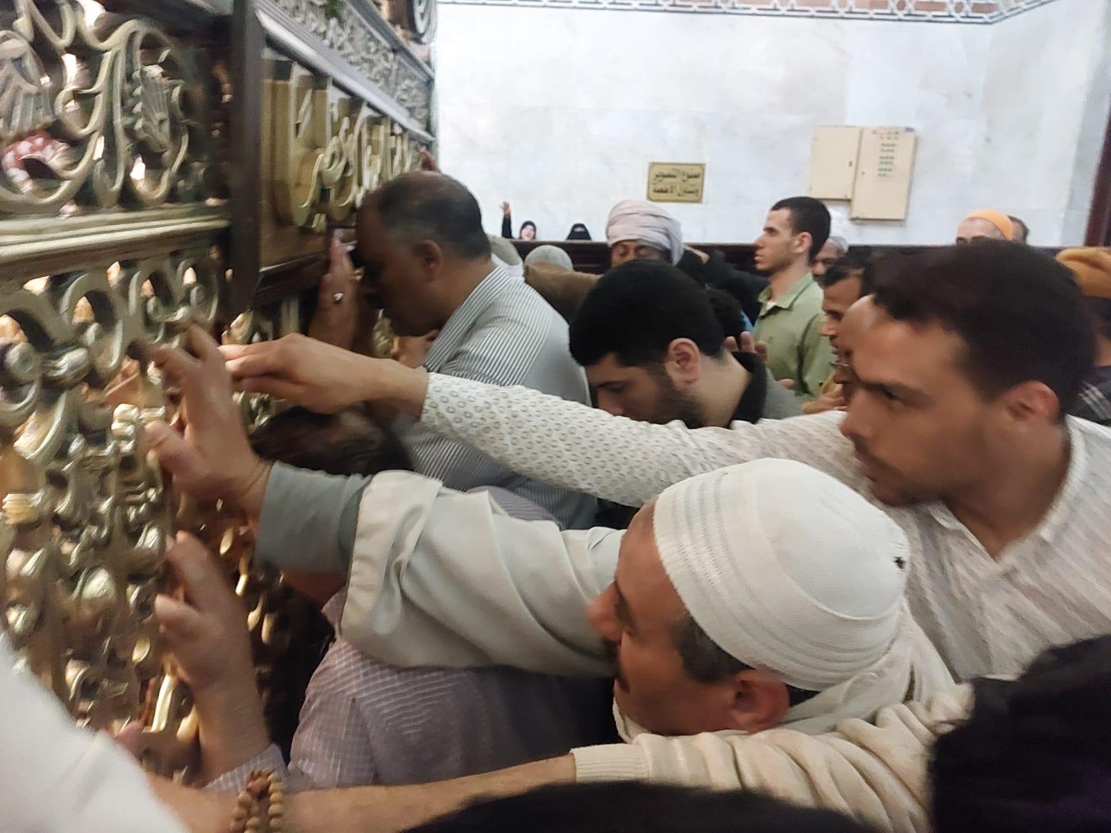 آلاف المواطنين يحتفلون بالليلة الختامية لرجبية السيد البدوي بمدينة طنطا