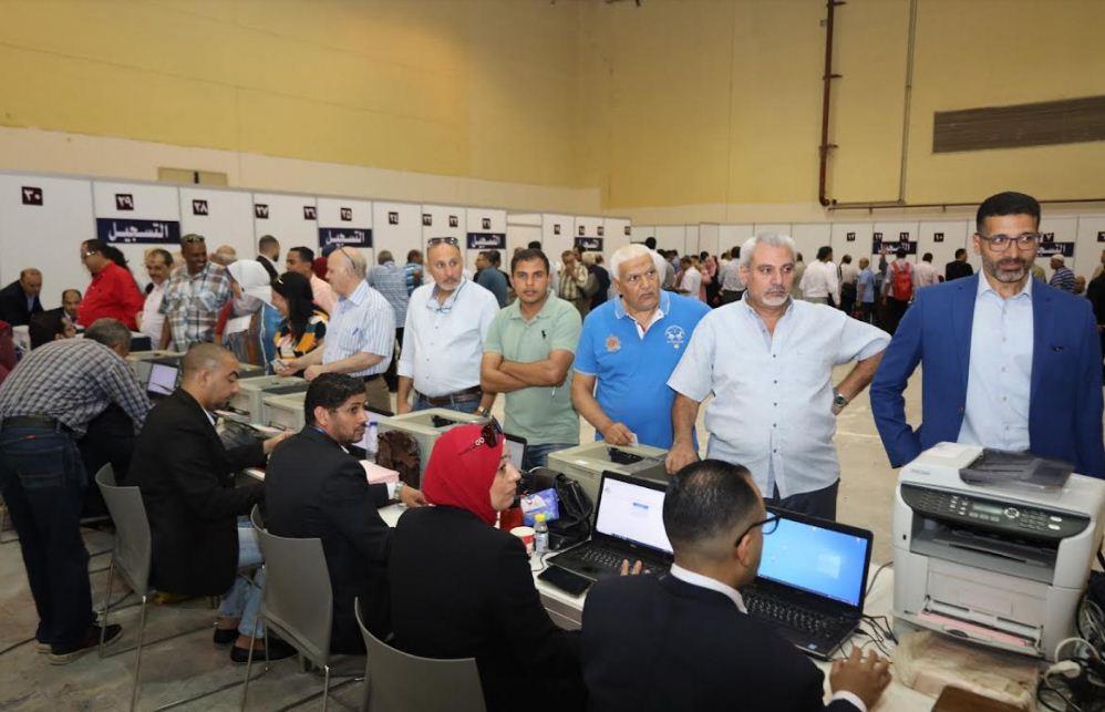 توافد عشرات المهندسين لسحب الثقة من النقيب