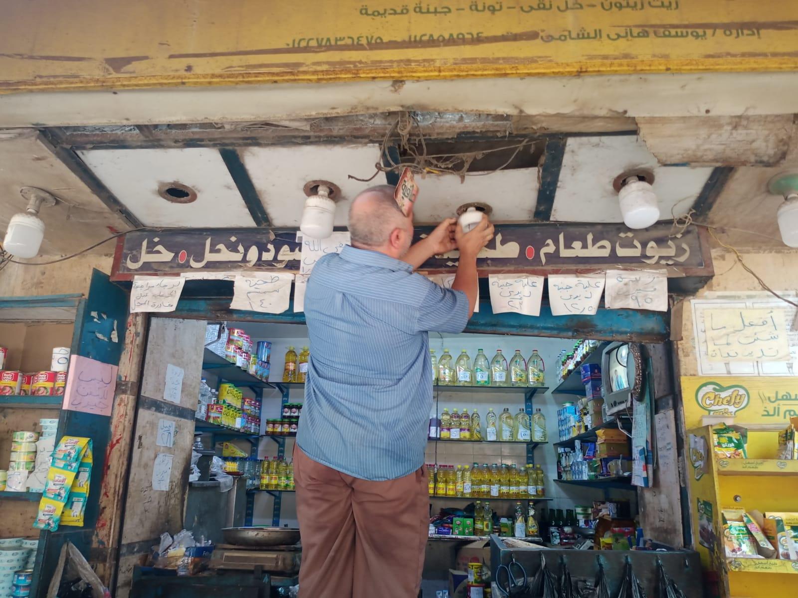 حملات تفتيش لإلزام الباعة بإجراءات تخفيف الأحمال بالوراق