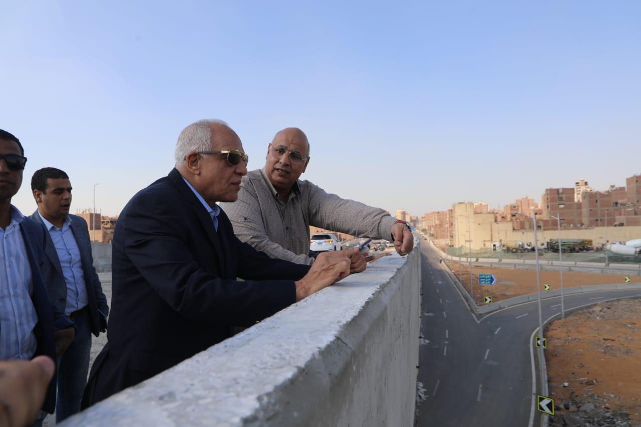 محافظ الجيزة يعاين مسارات العمل بمحور عمرو بن العاص 