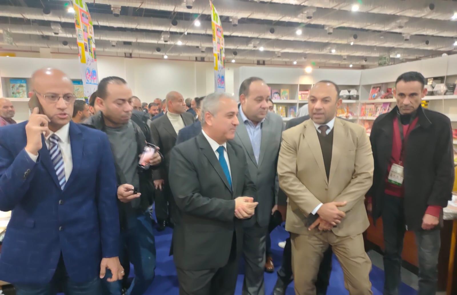 رئيس الوطنية للصحافة في معرض الكتاب