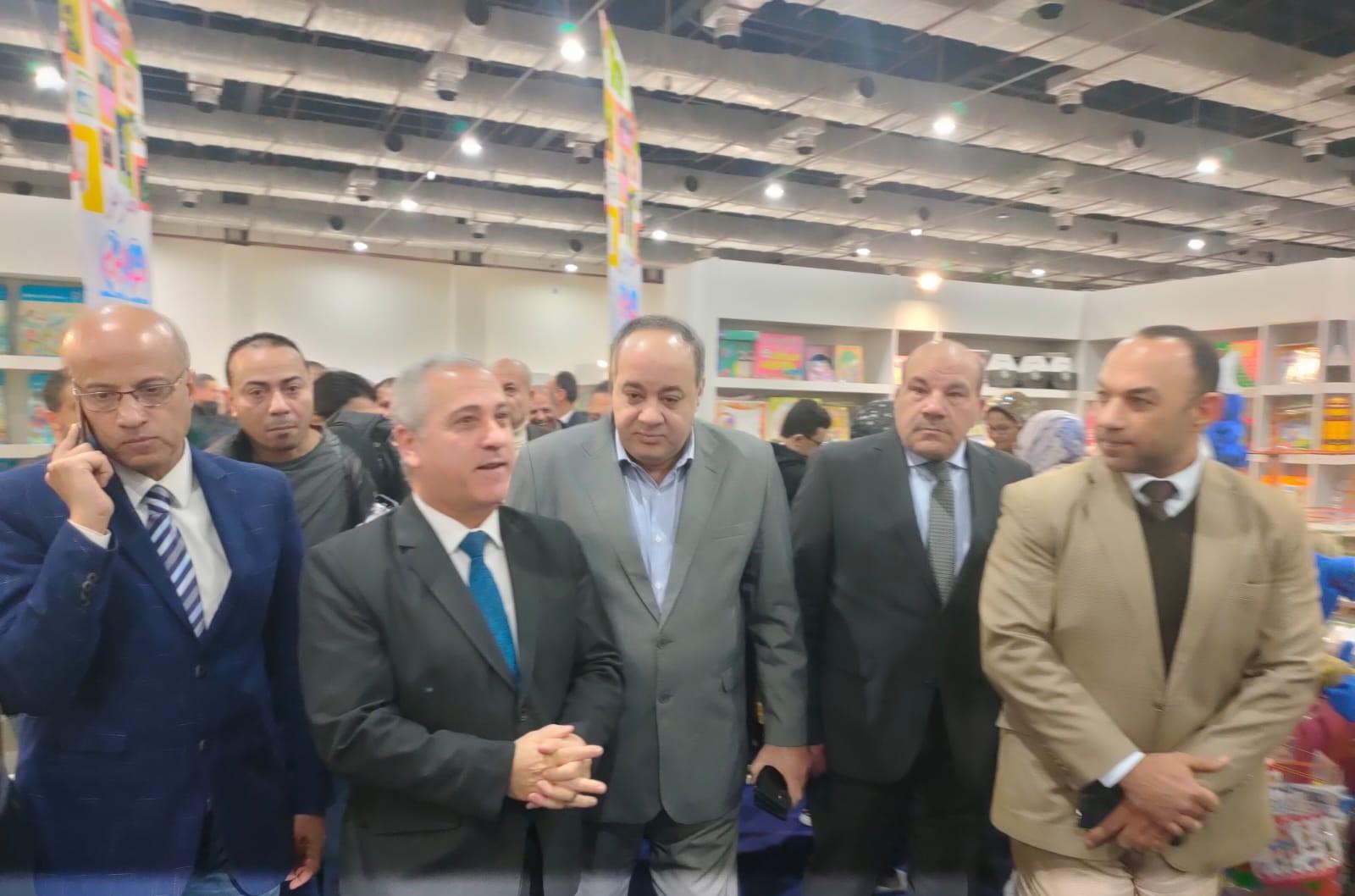 رئيس الوطنية للصحافة في معرض الكتاب