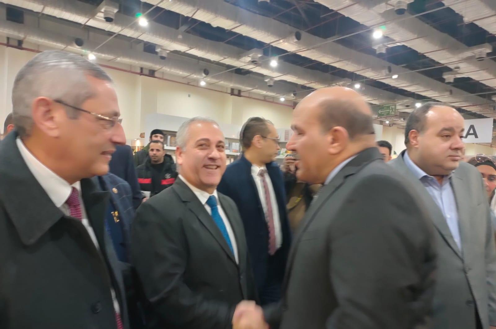 رئيس الوطنية للصحافة في معرض الكتاب