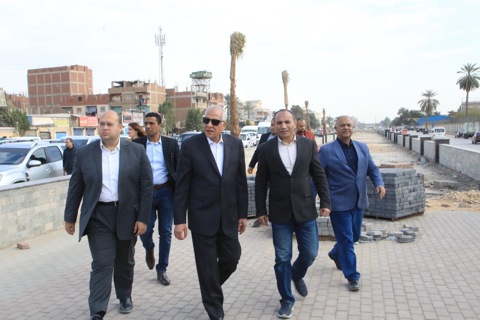 محافظ الجيزة يتفقد أعمال تطوير محور المنصورية