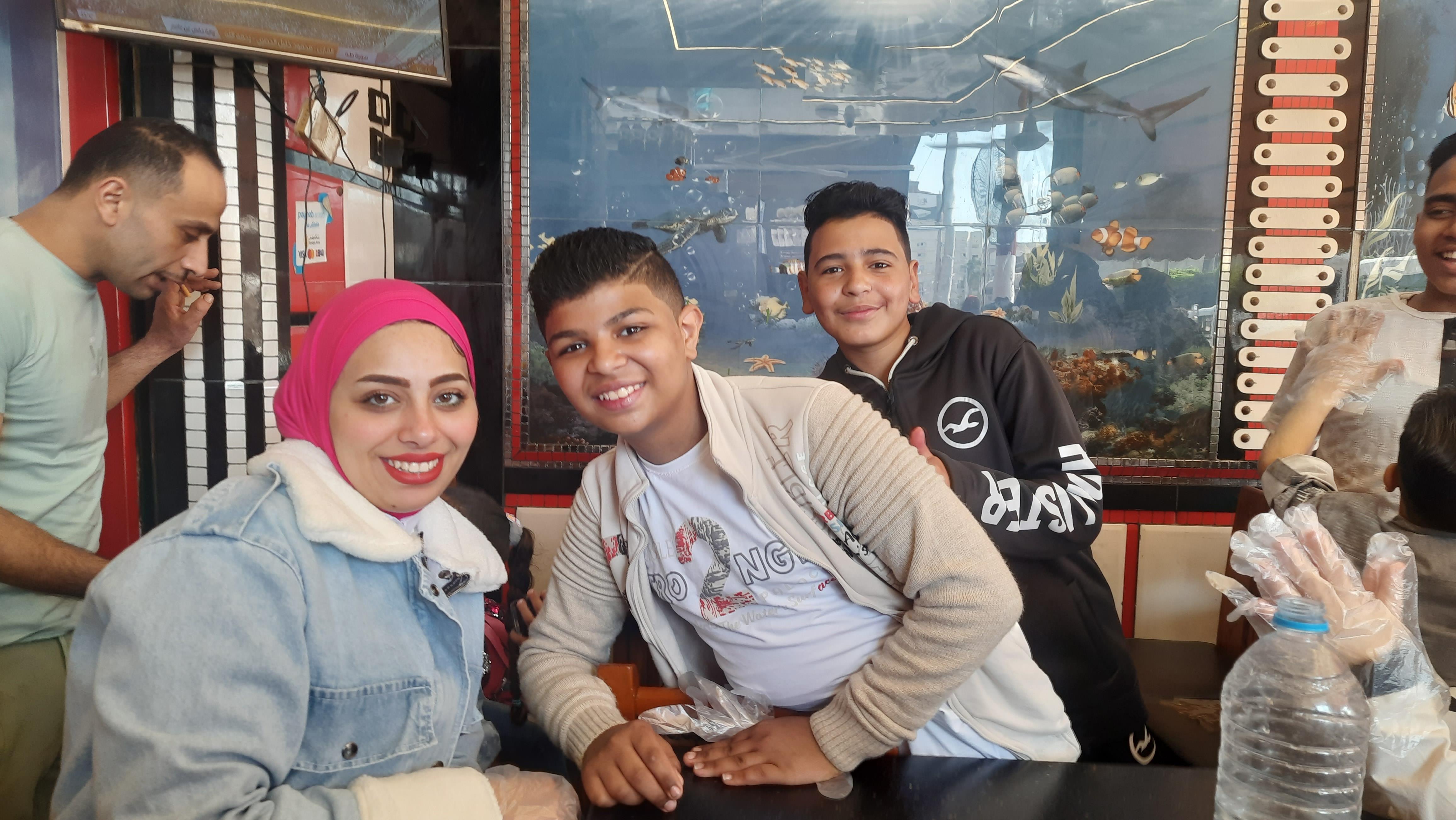 تزاحم على محلات بيع الفسيخ بدسوق