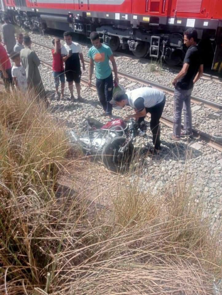 اصطدم قطار قادم من القاهرة اتجاه أسوان، بدارجة نارية 