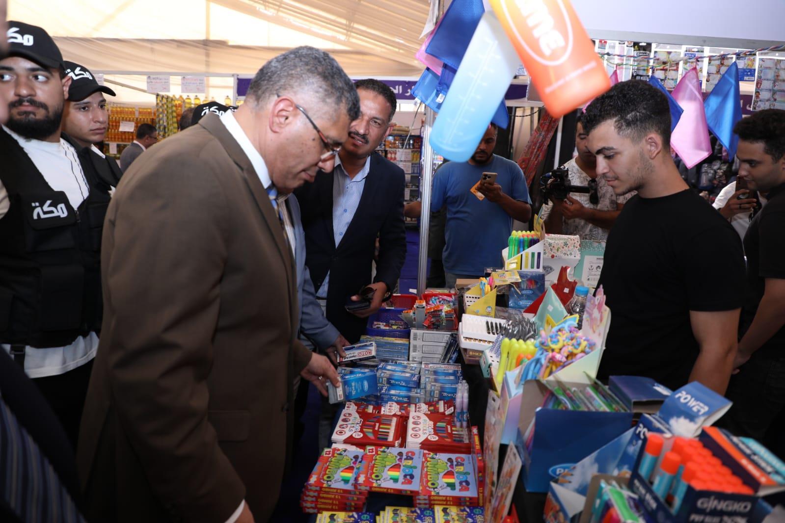 محافظ الجيزة يفتتح معرض أهلا مدارس