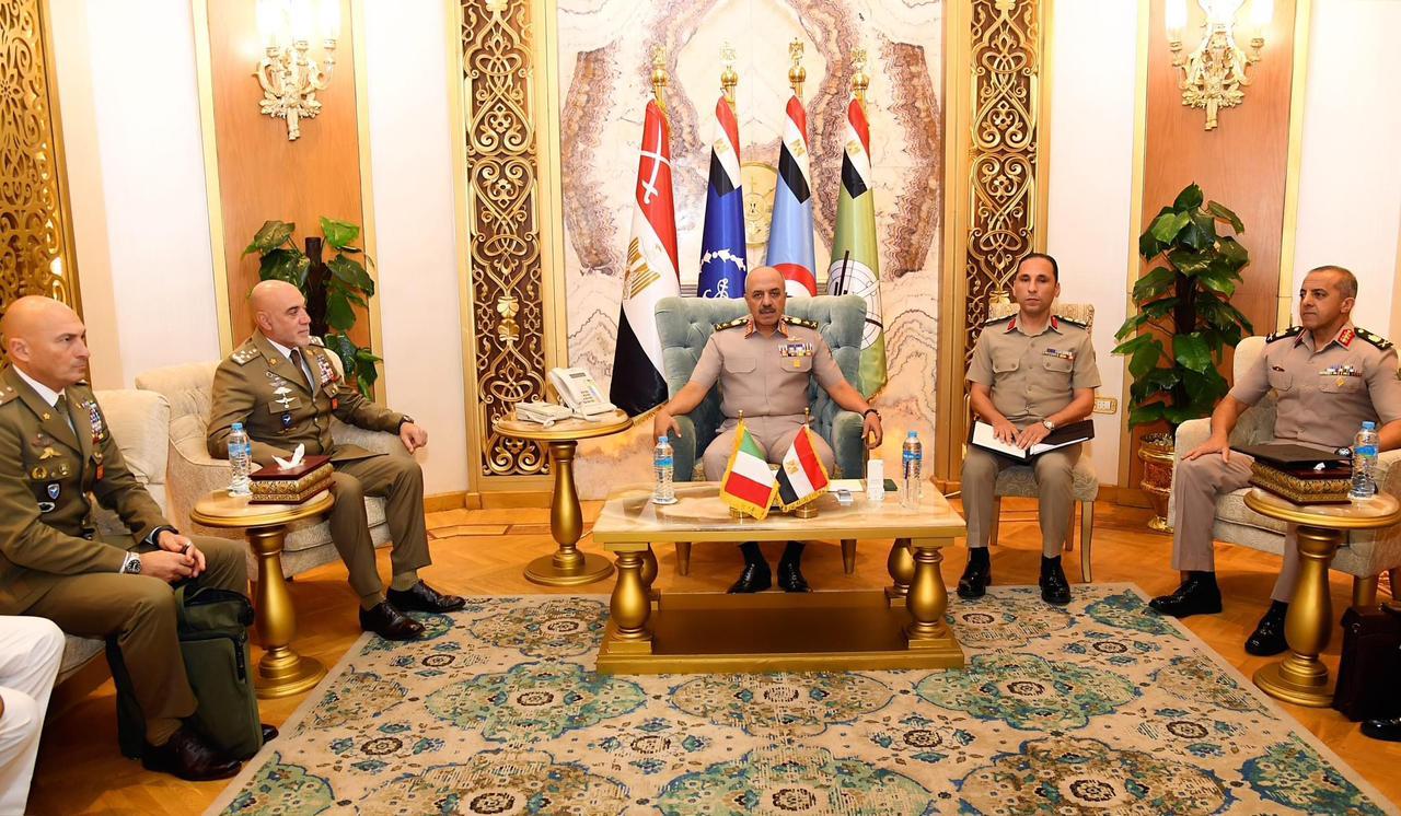 الفريق أحمد خليفة رئيس أركان حرب القوات المسلحة يلتقى قائد القوات البرية الإيطالية