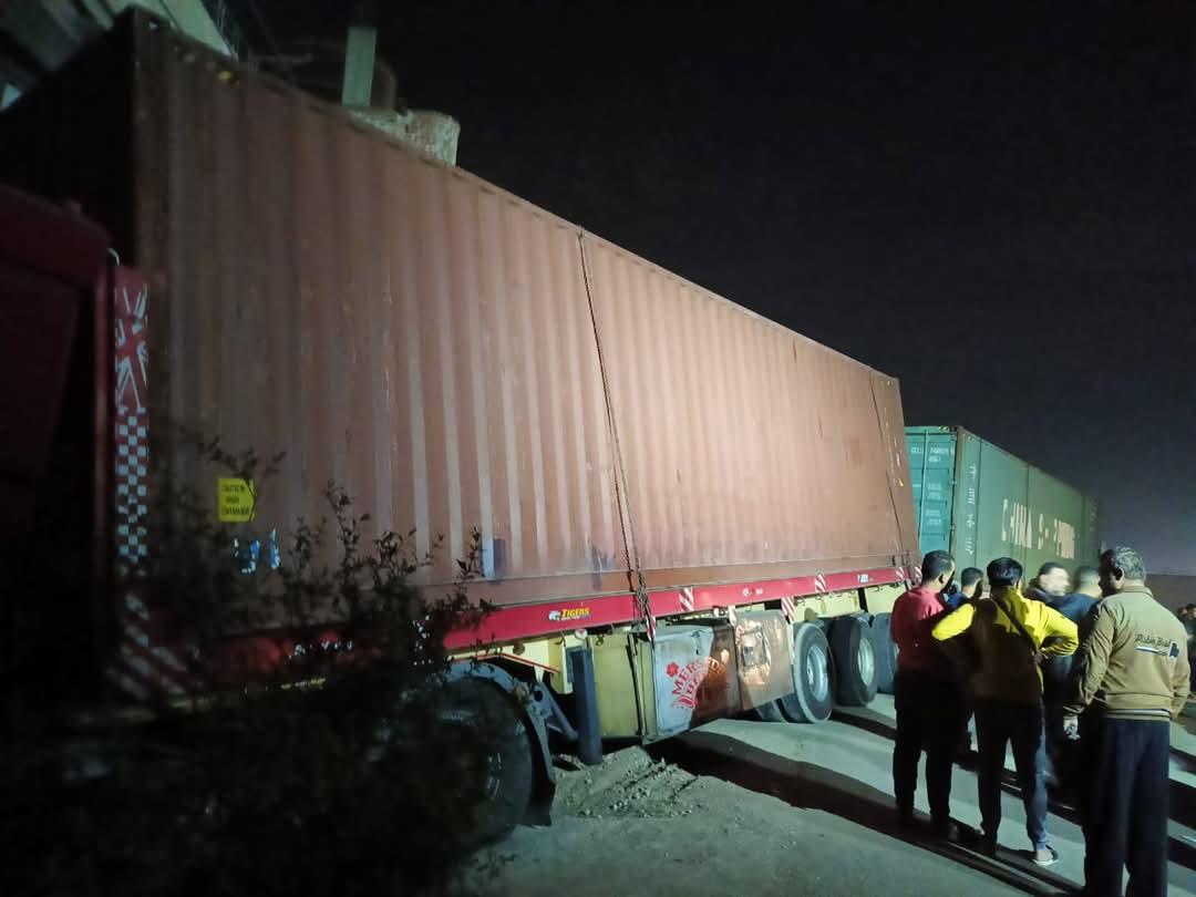 اصطدام مقطورة بمنزل في كفر شكر بالقليوبية
