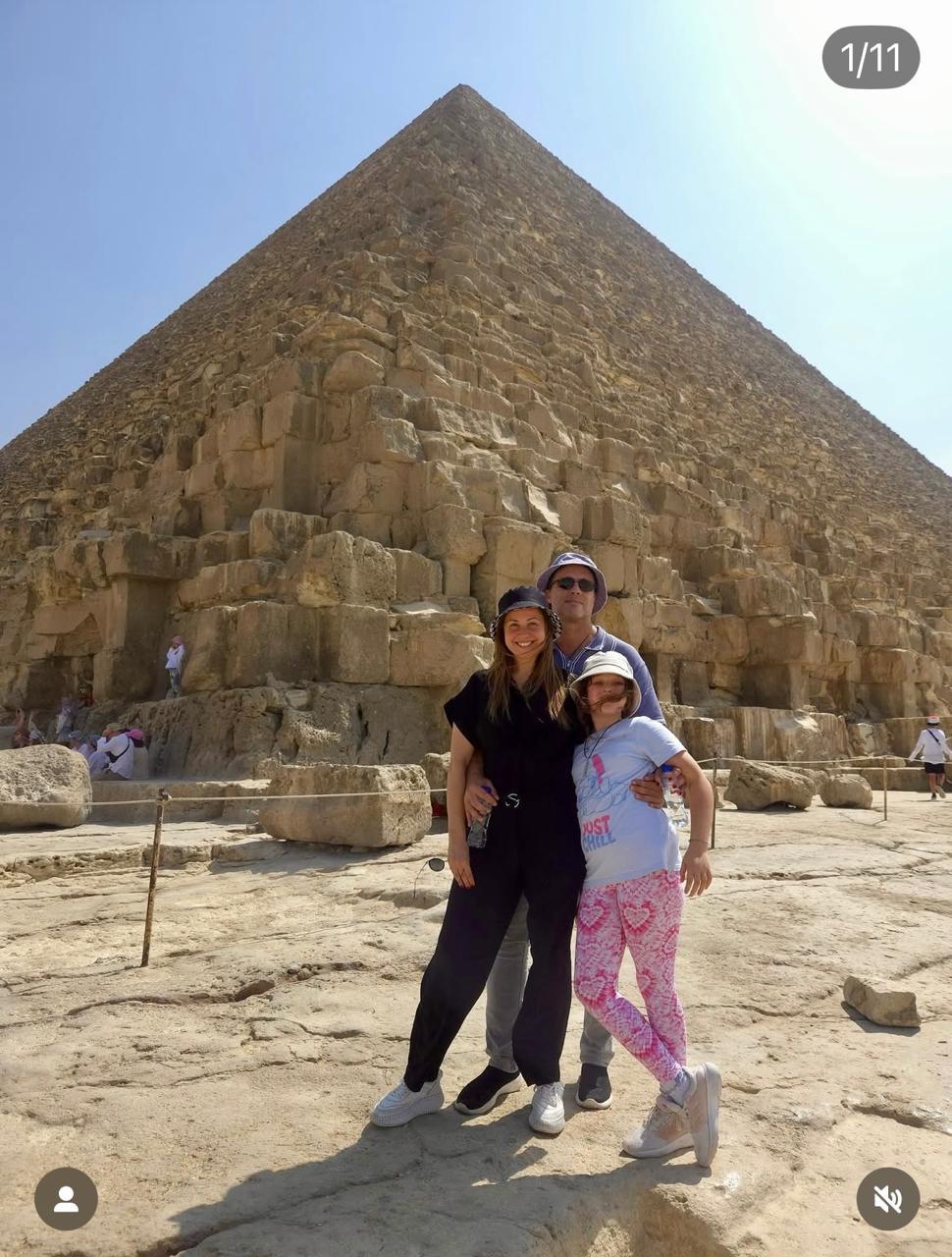 الإعلامية ريا أبي راشد تزور أهرامات الجيزة