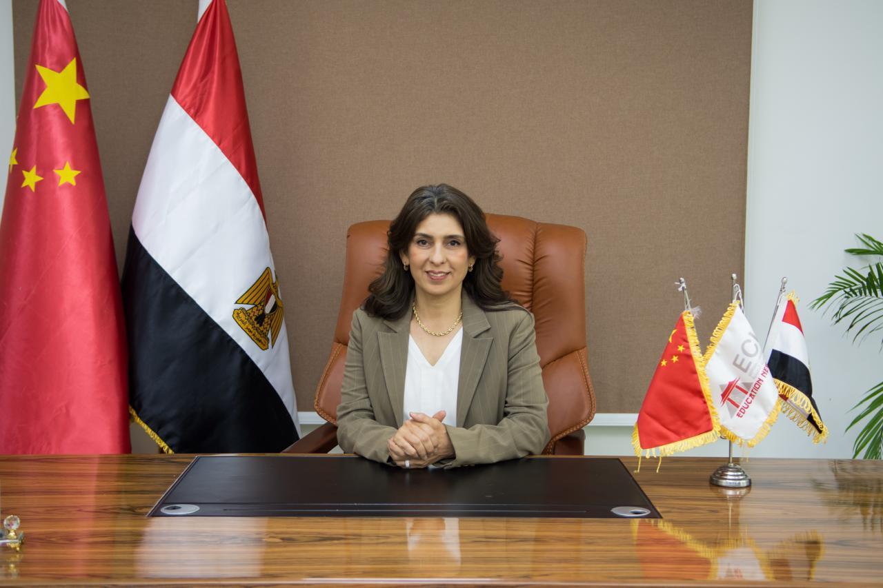 الدكتورة رشا الخولي رئيس الجامعة الصنية
