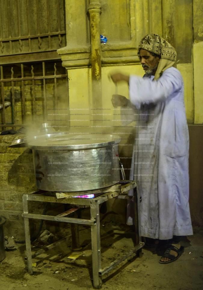 بالصور.. استعدادات الليلة الكبيرة لمولد الحسين