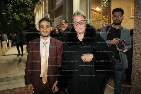 نجوم الفن في عزاء شقيقة رجاء الجداوي 