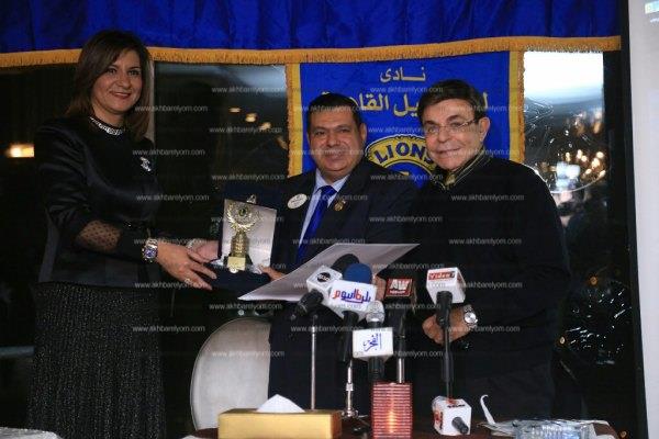 تكريم محمد منير بحفل «ليونز النيل»