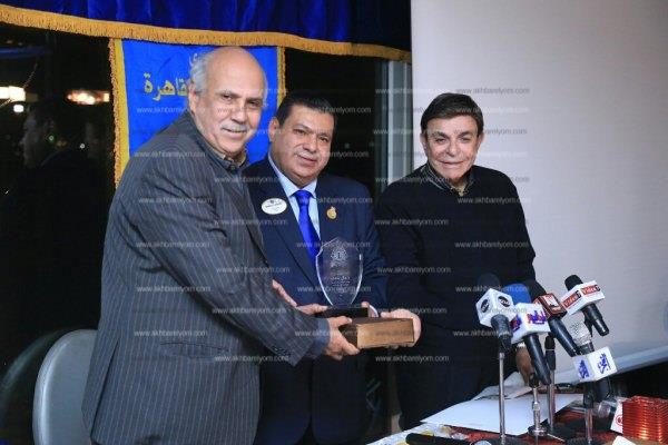 تكريم محمد منير بحفل «ليونز النيل»