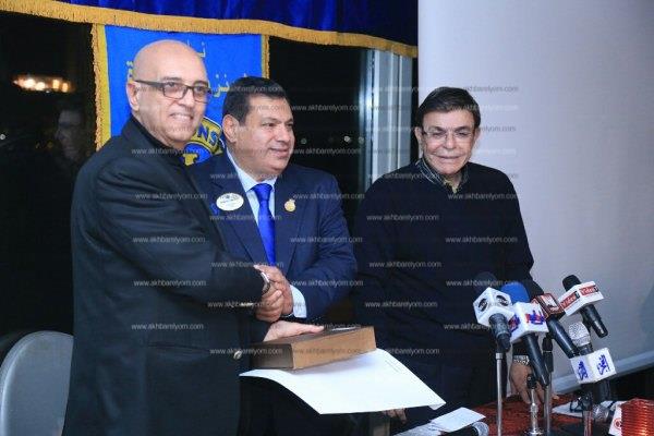 تكريم محمد منير بحفل «ليونز النيل»