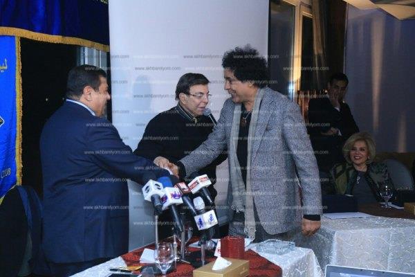 تكريم محمد منير بحفل «ليونز النيل»
