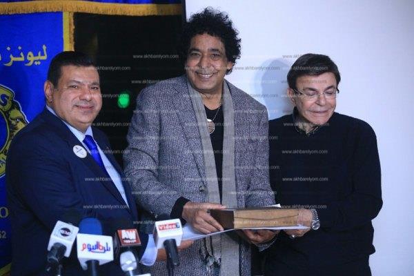 محمد منير خلال تكريمه بالحفل