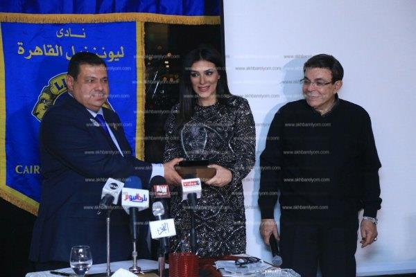 تكريم محمد منير بحفل «ليونز النيل»