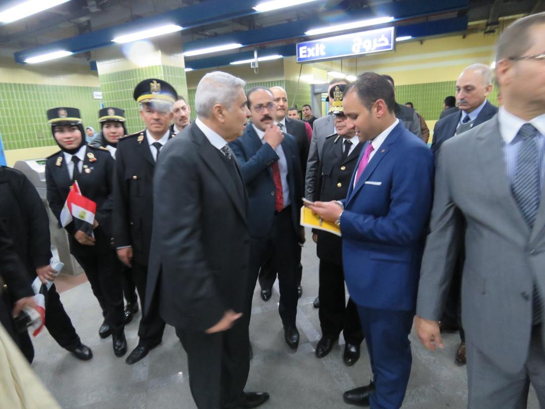 مدير الإدارة العامة لشرطة النقل والمواصلات يتفقد الخدمات الأمنية ويهنئ الضباط بعيد الشرطة