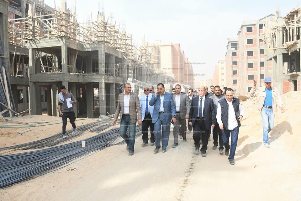 وزير الإسكان يتفقد أعمال تنفيذ 4416 وحدة سكنية بمشروع "معا"