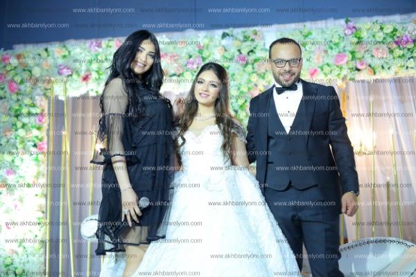 شيرين يحيى تغني «3 دقات وألعب يالا» بزفاف «حسام ونورا»