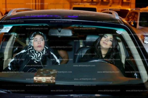 شيرين يحيى تغني «3 دقات وألعب يالا» بزفاف «حسام ونورا»