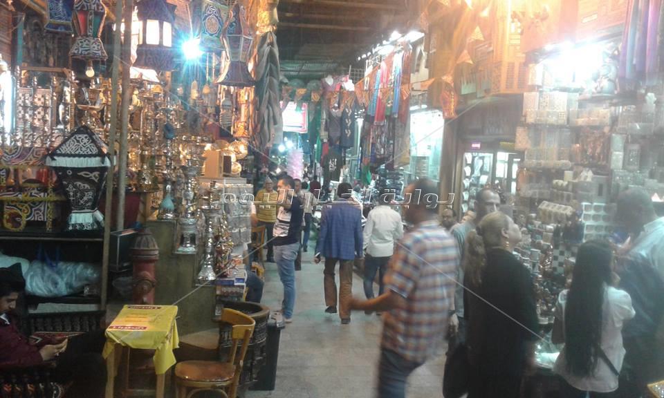 «المعز» و«خان الخليلي» كرنفالات الغناء والتسوق في ليالي رمضان