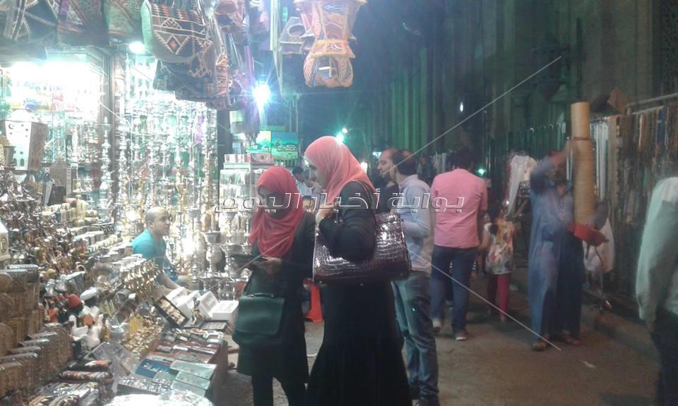 «المعز» و«خان الخليلي» كرنفالات الغناء والتسوق في ليالي رمضان
