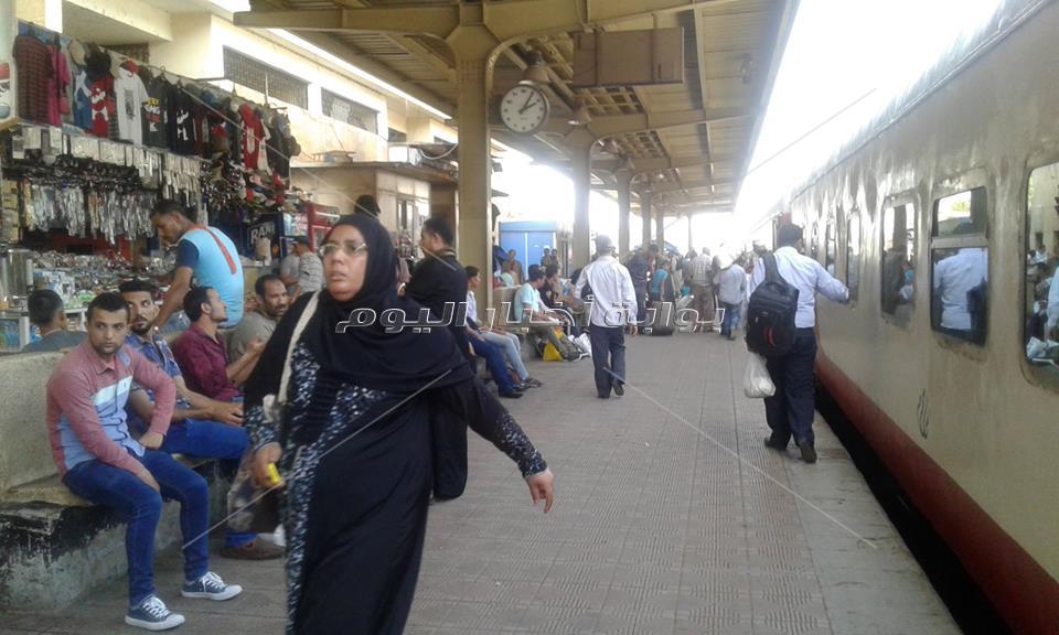 أزمة كل عيد| القطارات كاملة العدد.. والموظفون: «مفيش تذاكر»