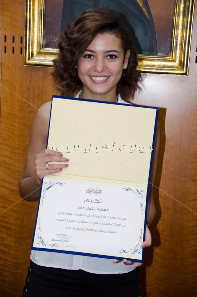 بوابة أخبار اليوم» تكرم أسرة مسلسل «نسر الصعيد»