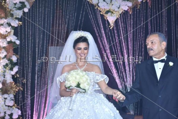فنانون ورياضيون يحتفلون بزفاف فرح علي.. وتامر حسني يُشعل الحفل
