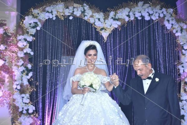فنانون ورياضيون يحتفلون بزفاف فرح علي.. وتامر حسني يُشعل الحفل