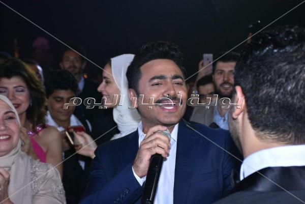 فنانون ورياضيون يحتفلون بزفاف فرح علي.. وتامر حسني يُشعل الحفل