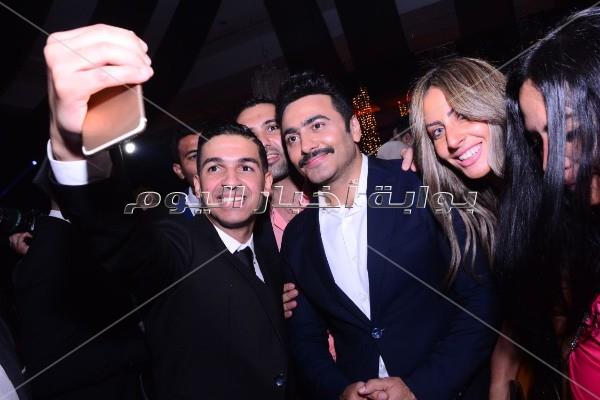 فنانون ورياضيون يحتفلون بزفاف فرح علي.. وتامر حسني يُشعل الحفل