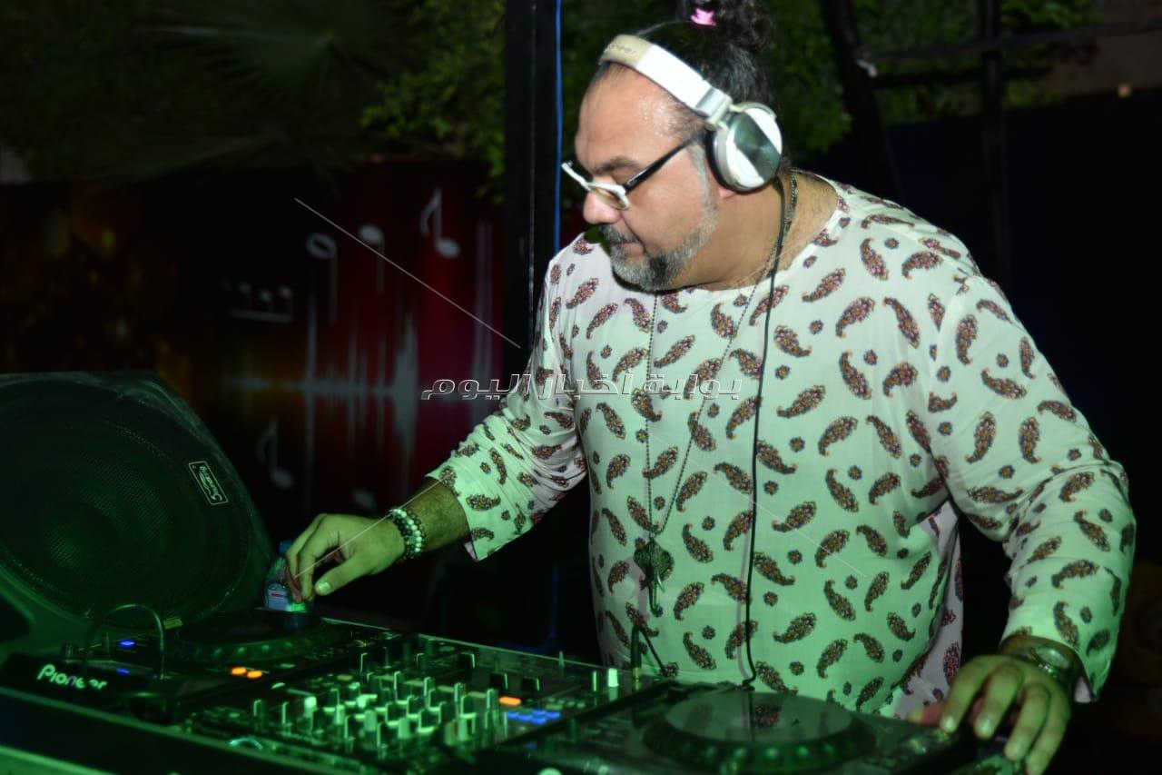 حمادة مجدي يُغني.. وأنستاسيا ترقص بحفل «club xS»
