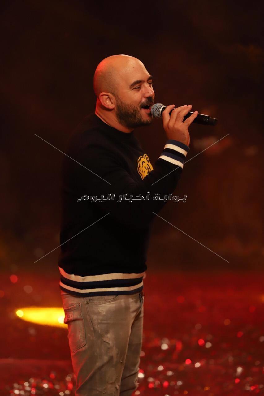 «العسيلي» يتألق في «الجامعة الأمريكية».. ويشكر تامر حسني