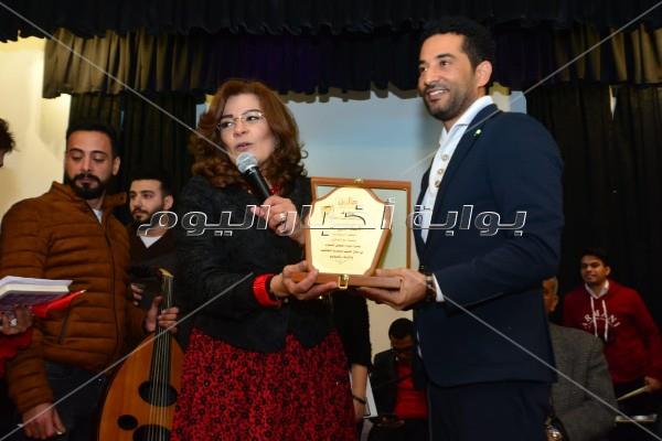 «ناعوت» تُكرم عمرو سعد بنادي «الشرق الأدني»