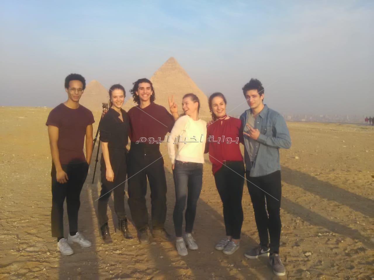 فريق أوبرا باريس يزور الاهرامات