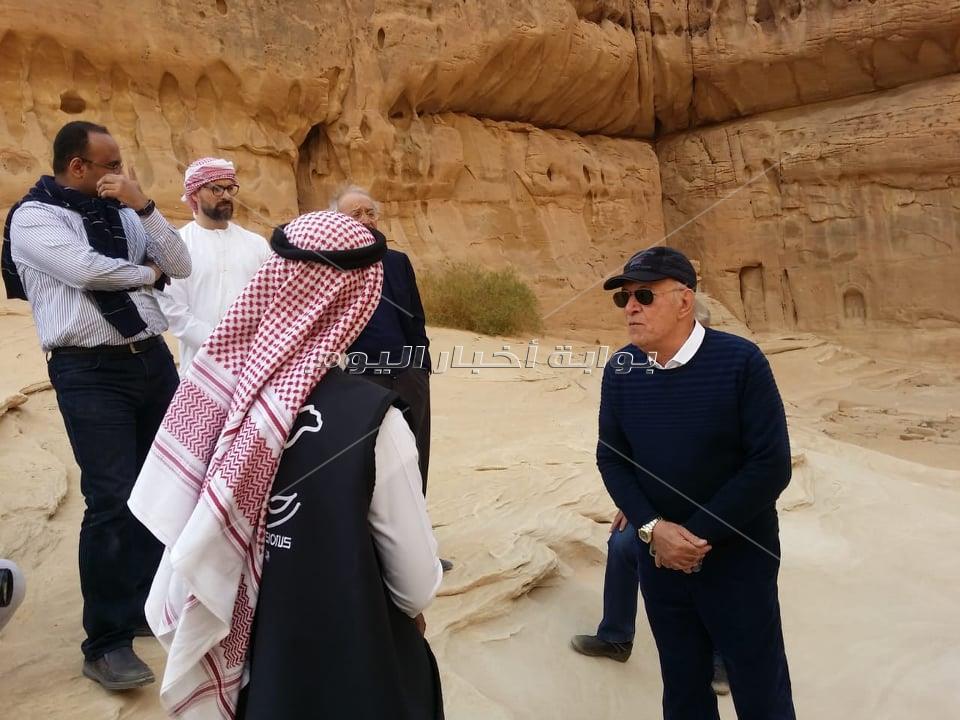 عمر خيرت في جولة لزيارة المناطق الاثرية بمحافظة العلا