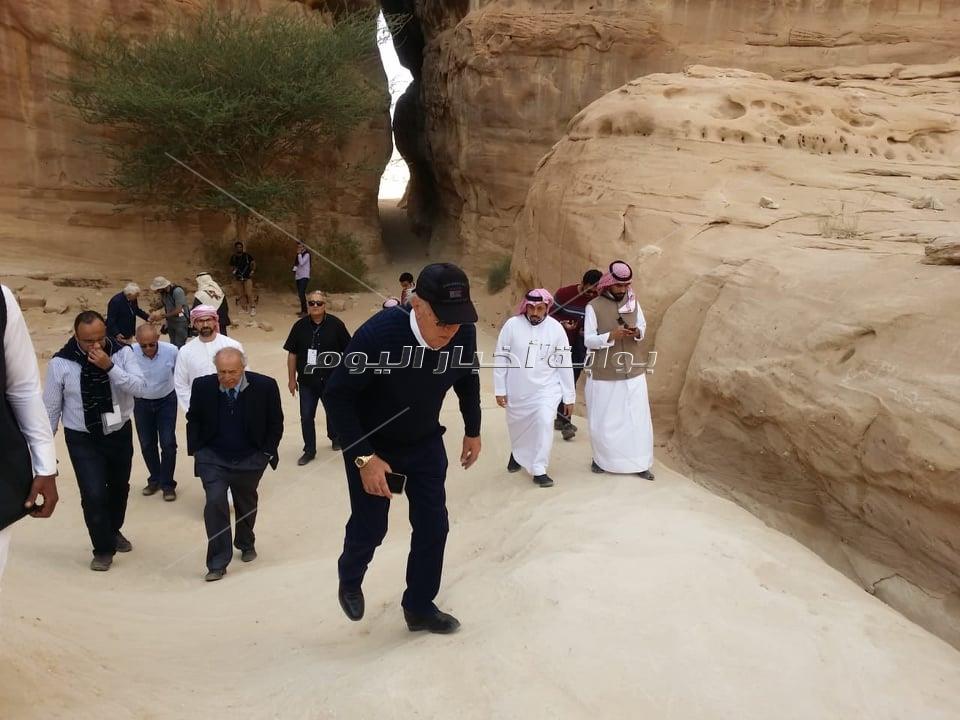 عمر خيرت في جولة لزيارة المناطق الاثرية بمحافظة العلا