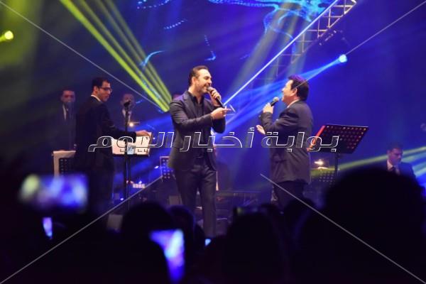 «ديو» هاني شاكر ووائل جاسر على مسرح «المجاز» بالإمارات