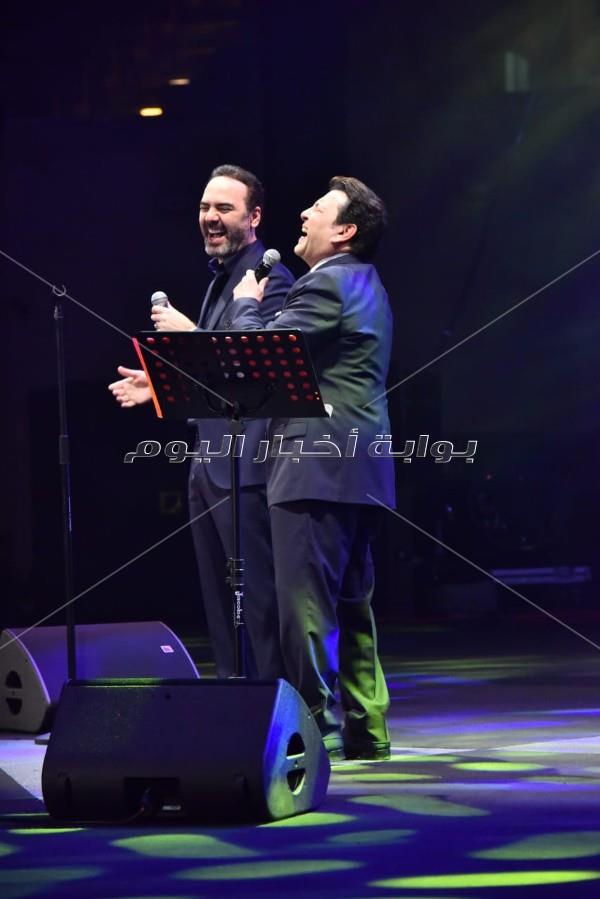«ديو» هاني شاكر ووائل جاسر على مسرح «المجاز» بالإمارات